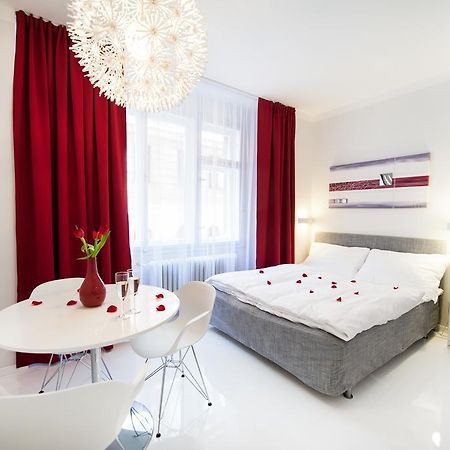 Honeymoon Ruterra Studio Prague Phòng bức ảnh