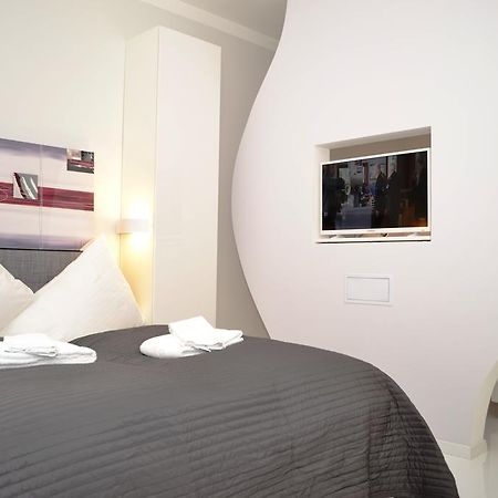 Honeymoon Ruterra Studio Prague Phòng bức ảnh