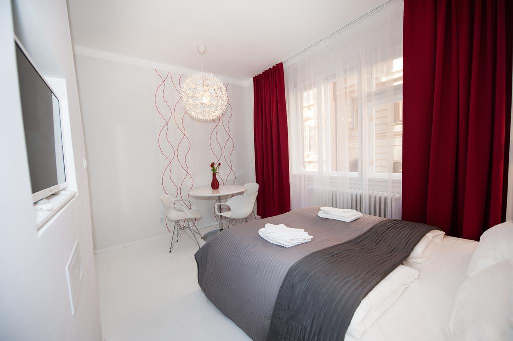 Honeymoon Ruterra Studio Prague Phòng bức ảnh