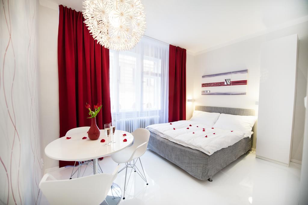 Honeymoon Ruterra Studio Prague Phòng bức ảnh