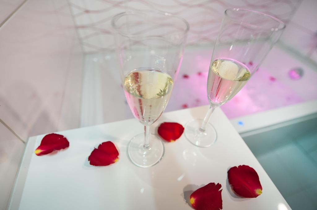 Honeymoon Ruterra Studio Prague Phòng bức ảnh